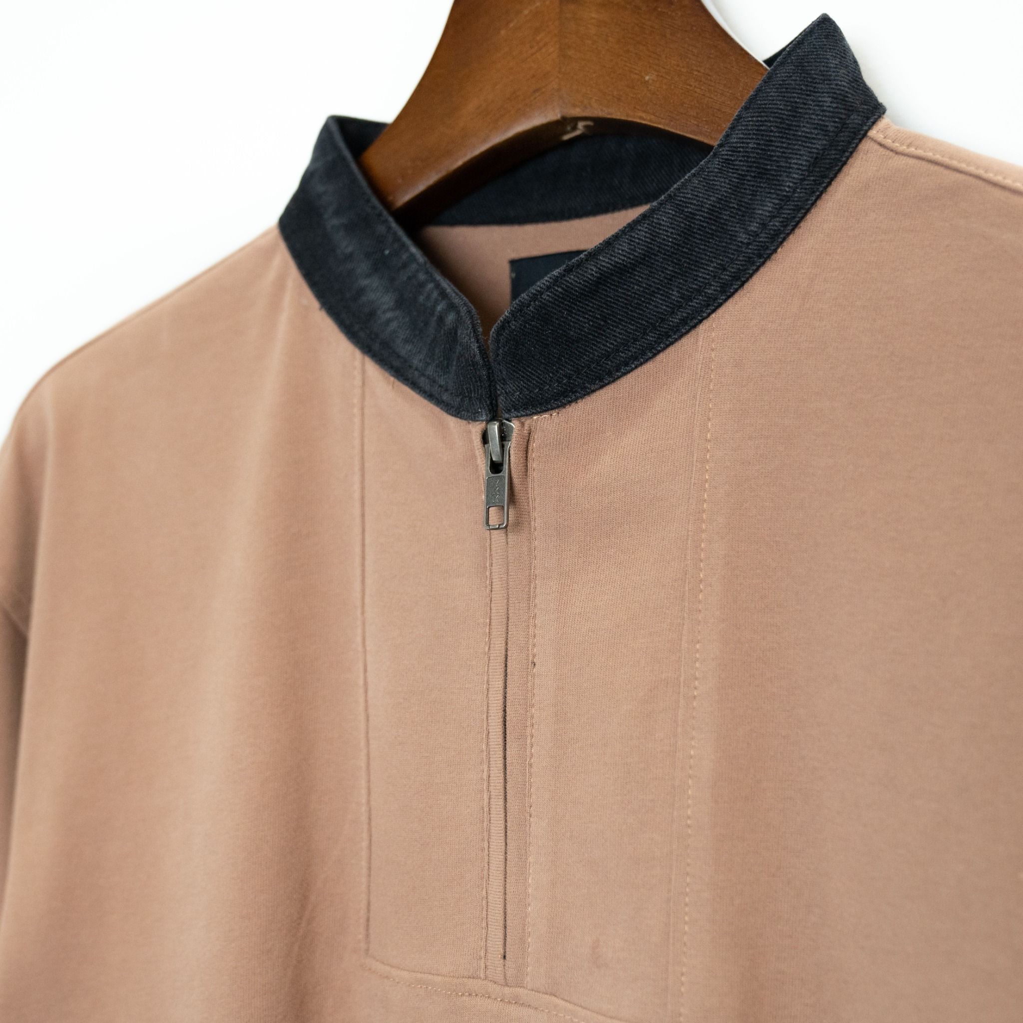 ZIP UP HENLEY DENIM COLLAR SHIRT - BIEGE