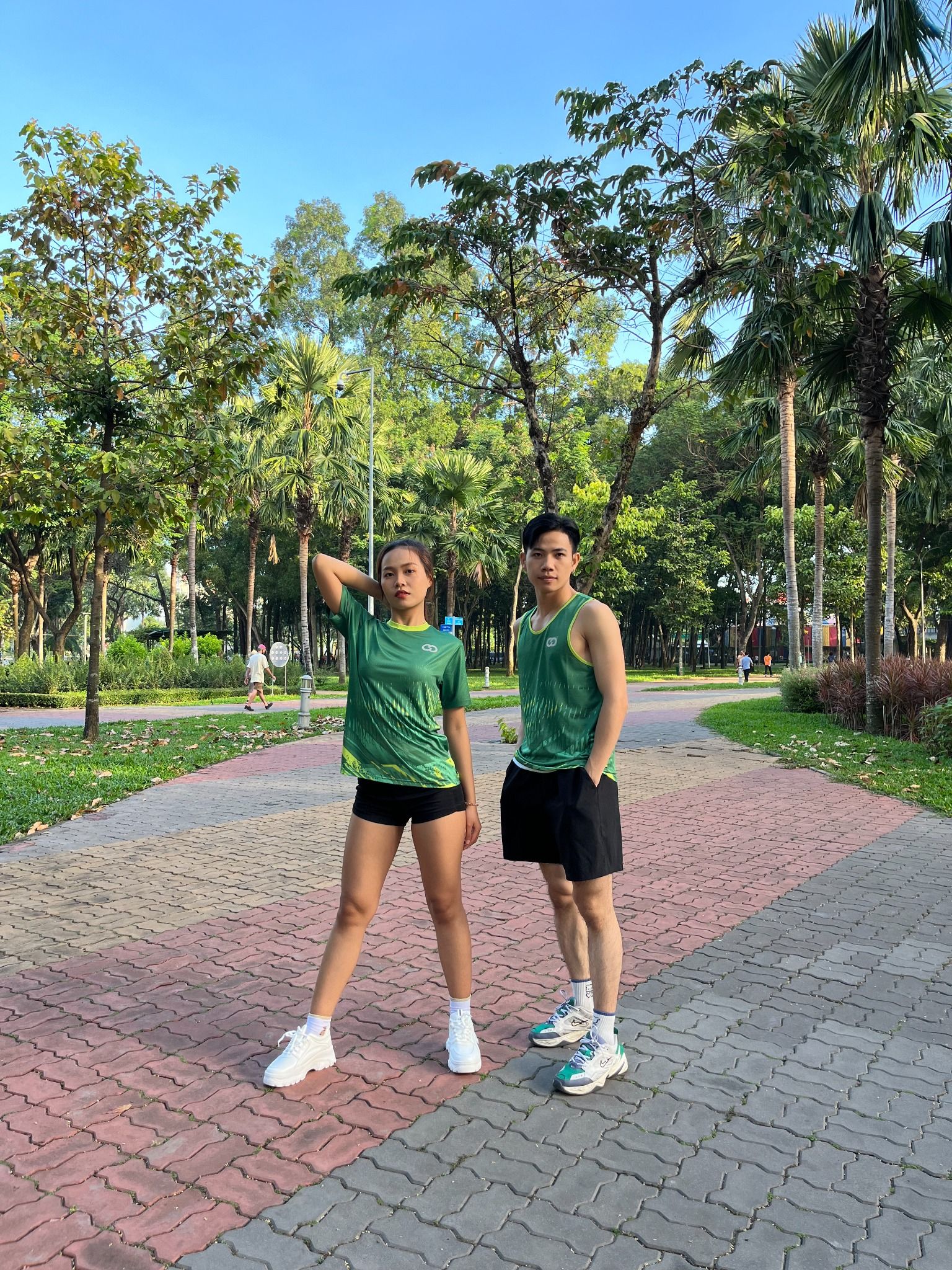 Áo Chạy Bộ VLOOP Cổ Tròn Màu Xanh Lá - BST KEEP MOVING