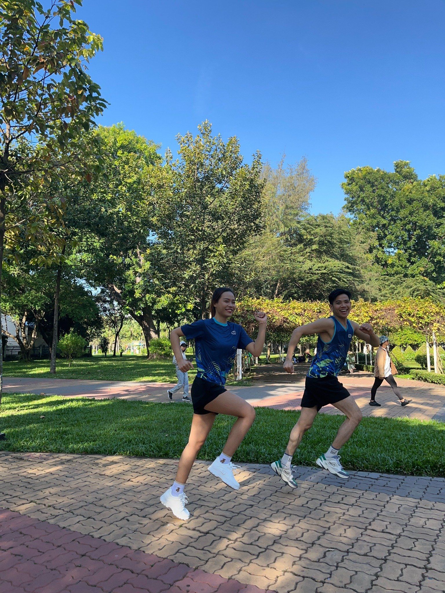 Áo Singlet Chạy Bộ VLOOP Màu Xanh Navy - BST KEEP MOVING