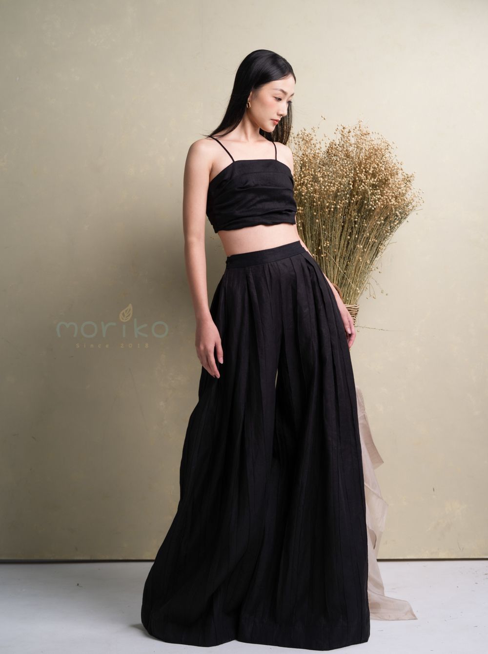 Quần Dài Ống rộng xếp ly thủ công màu Đen.