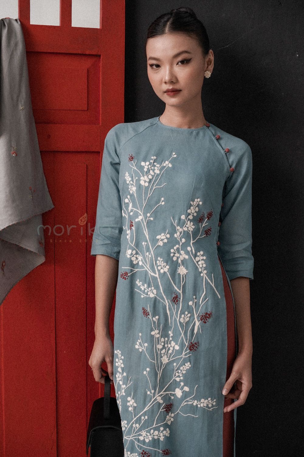Áo Dài Linen thêu Hoa Mận Trắng