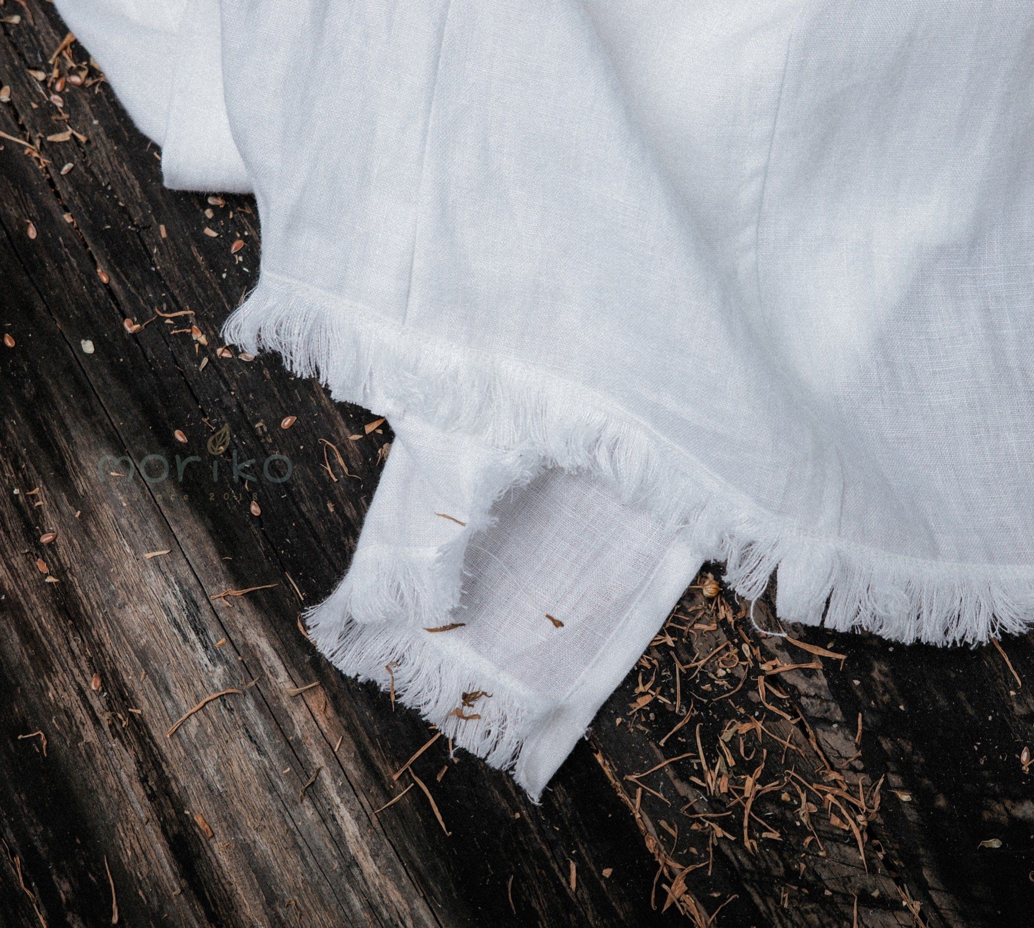 Đầm Linen phối Linen tơ thêu hoa trắng