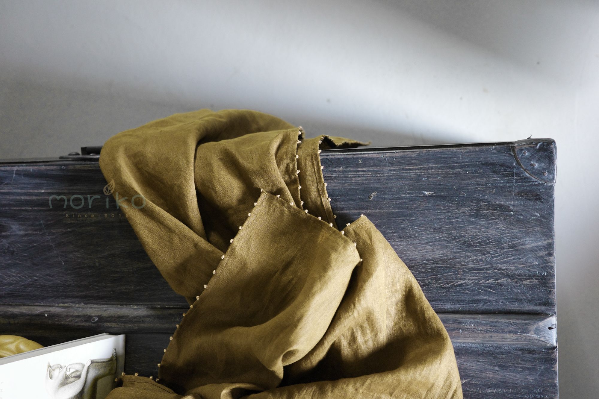 Khăn Linen thêu sa hạt