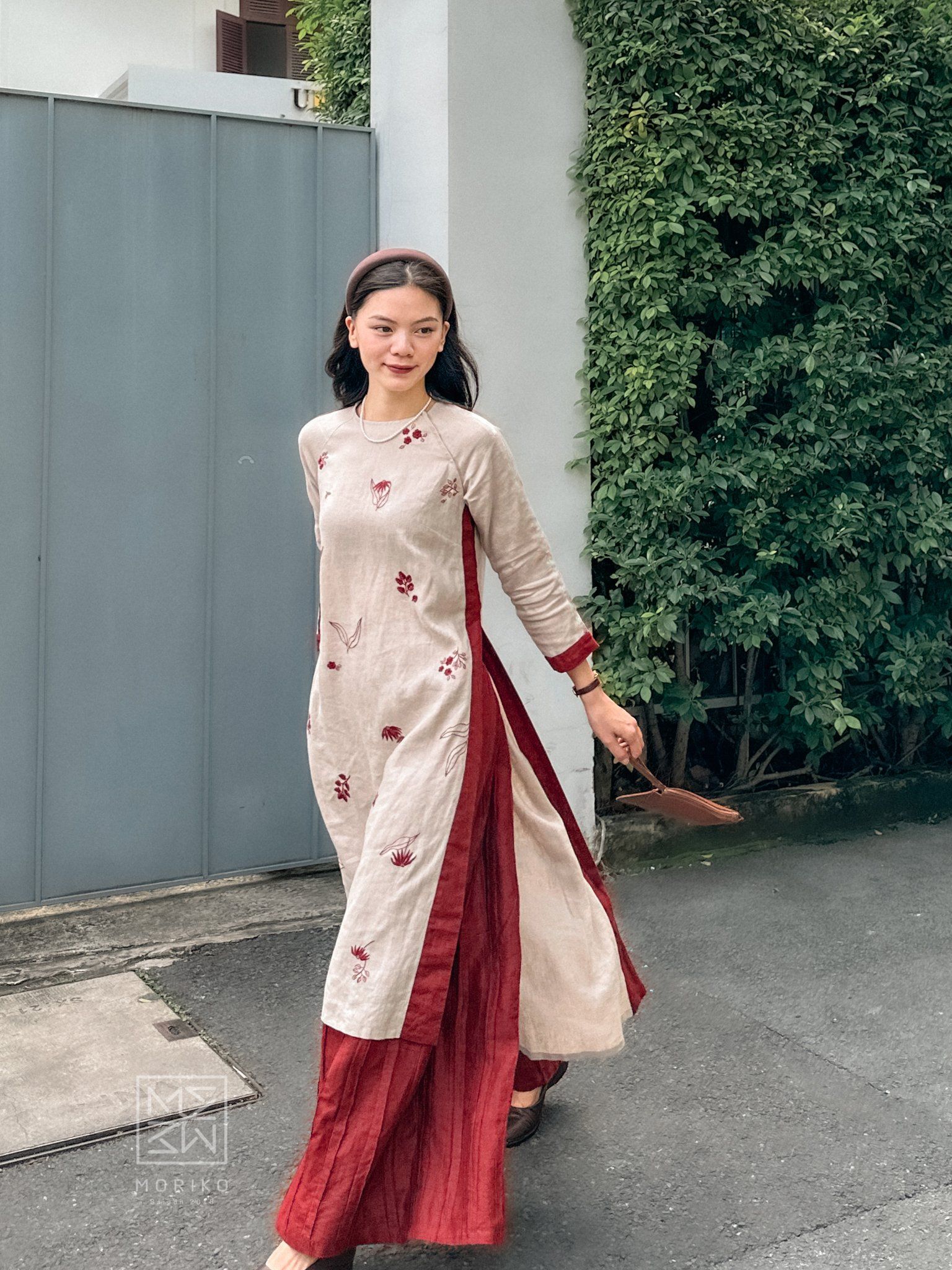 Áo dài Cổ tròn thêu hoa Rin