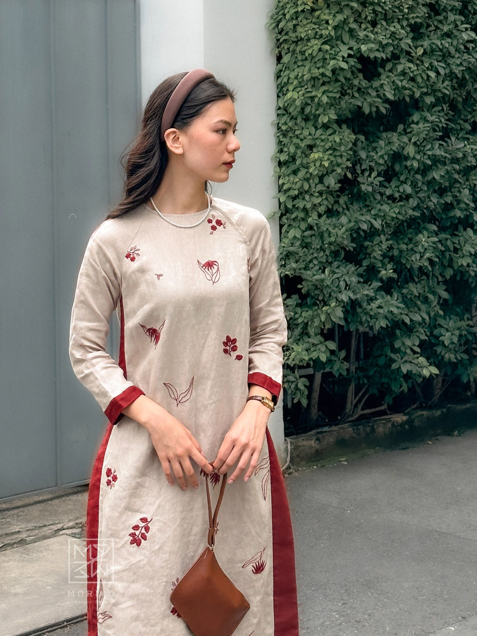 Áo dài Cổ tròn thêu hoa Rin