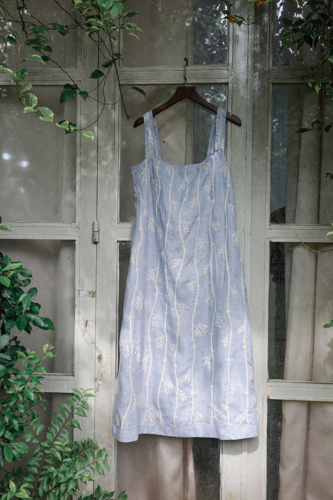 Nia Dress (Đầm Nia thêu cành dây táo gai)