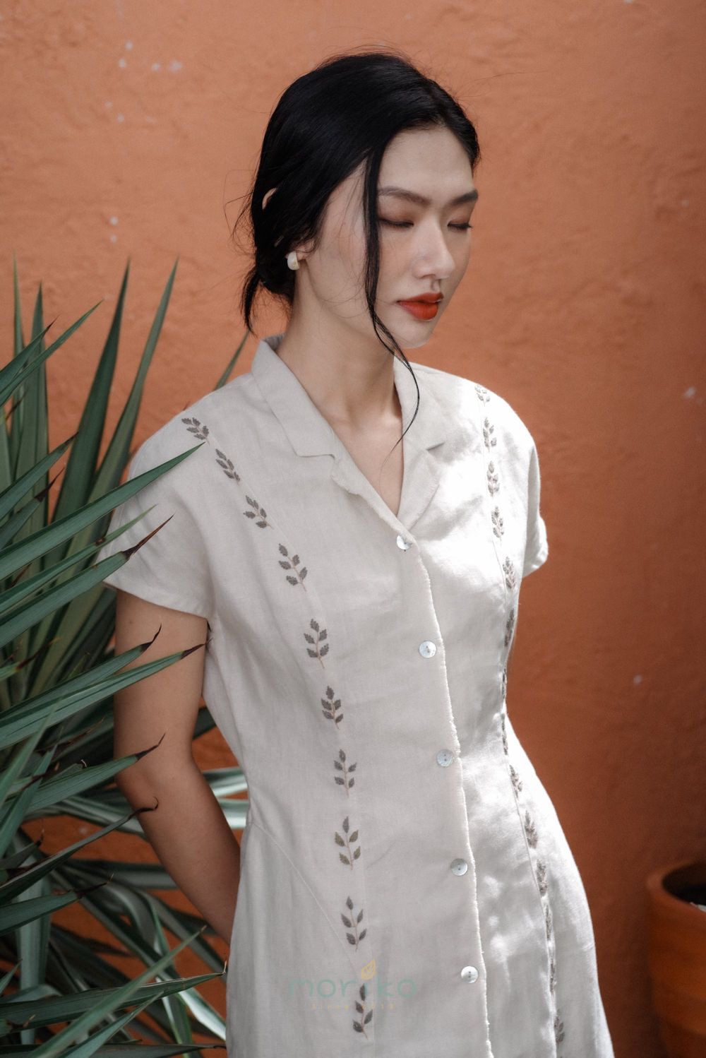 Đầm cổ vest tay ngắn