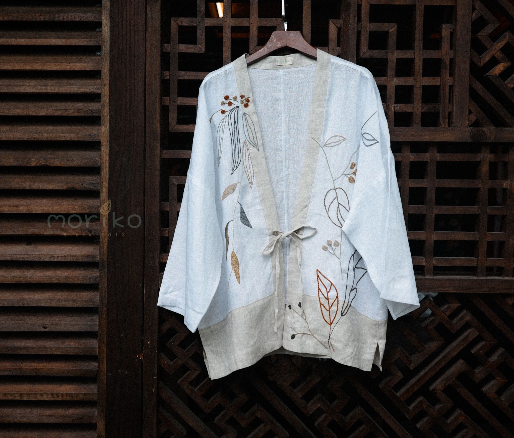 Yukata phối vải muối tiêu thêu lá