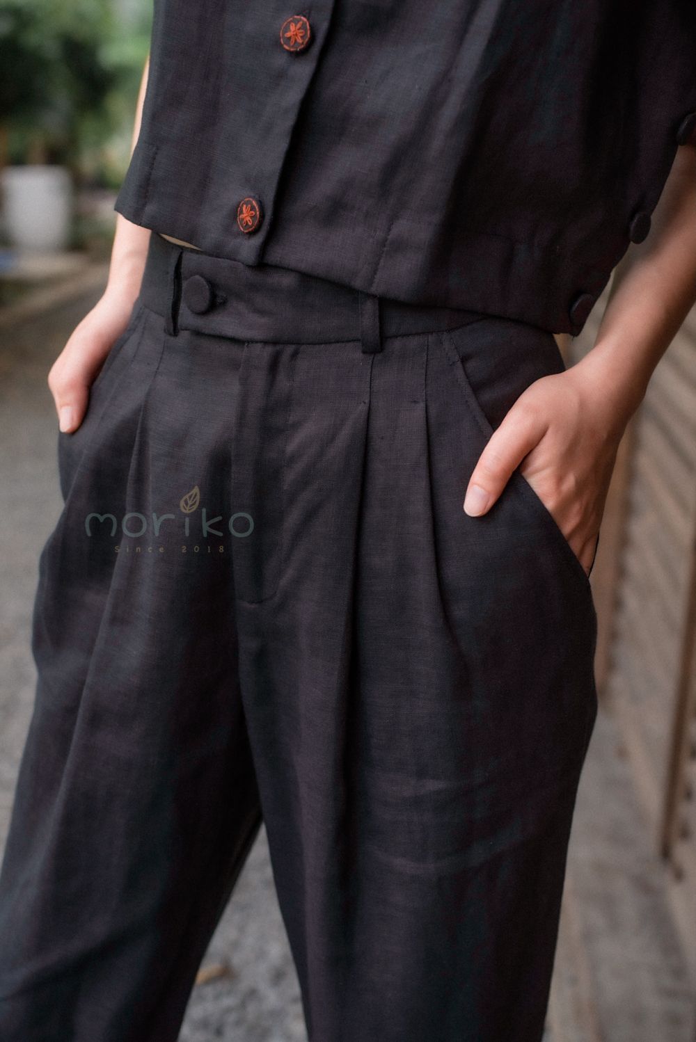 Quần Linen ống suông màu Đen