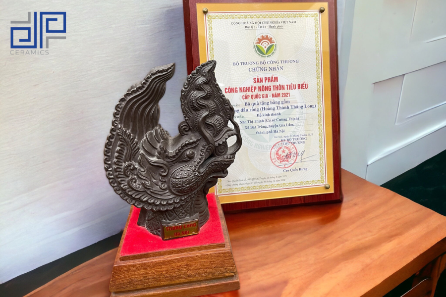 Tượng mô phỏng Đầu Rồng thời Lý