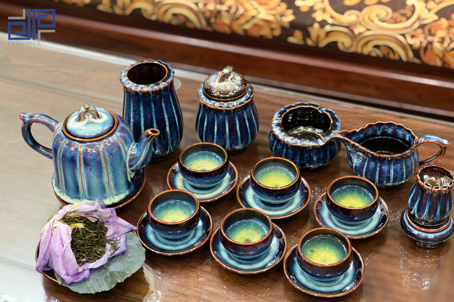 Bộ ấm chén sen chuông