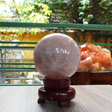 Cầu thạch anh hồng nặng 1.7kg, đường kính 10.6cm