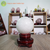 Cầu thạch anh trắng dừa nặng 0.721kg, đường kính 8.05 cm