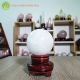 Cầu thạch anh trắng dừa nặng 0.668kg, đường kính 7.8 cm