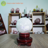 Cầu thạch anh trắng dừa nặng 0.668kg, đường kính 7.8 cm