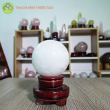Cầu thạch anh trắng dừa nặng 0.668kg, đường kính 7.8 cm