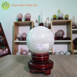 Cầu thạch anh trắng dừa nặng 0.825kg, đường kính 8.4cm