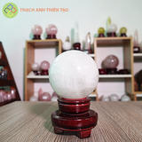Cầu thạch anh trắng dừa nặng 0.765kg, đường kính 8.2cm