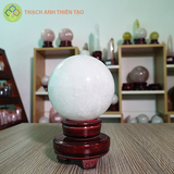 Cầu thạch anh trắng dừa nặng 0.738kg, đường kính 8.1cm