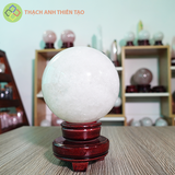 Cầu thạch anh trắng dừa nặng 1.556kg, đường kính 10cm