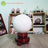 Cầu thạch anh trắng dừa nặng 1.240kg, đường kính 9.6cm