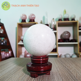 Cầu thạch anh trắng dừa nặng 1.240kg, đường kính 9.6cm