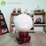 Cầu thạch anh trắng dừa nặng 1.240kg, đường kính 9.6cm