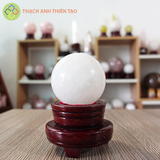 Cầu thạch anh trắng dừa nặng 0.56kg, đường kính 7.4 cm