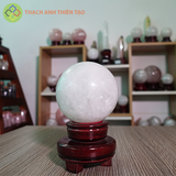 Cầu thạch anh trắng dừa nặng 0.609kg, đường kính 7.6cm