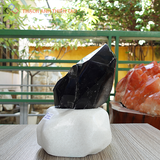 Trụ thạch anh đen nặng 2,1kg, cao 32cm