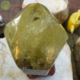 Trụ thạch anh vàng nặng 31,6kg, cao 67cm