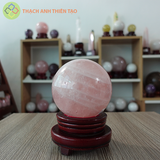 Cầu thạch anh hồng nặng 1.94kg, đường kính 10.8cm