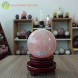 Cầu thạch anh hồng nặng 1.94kg, đường kính 10.8cm