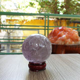 Cầu thạch anh tím nặng 0.96kg, đường kính 8.8cm