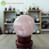 Cầu thạch anh hồng nặng 2kg, đường kính 10.9cm