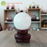 Cầu thạch anh trắng dừa nặng 0.745kg, đường kính 8.1cm