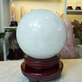 Cầu thạch anh trắng dừa nặng 4.5kg, đường kính 14cm