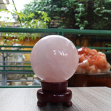 Cầu thạch anh hồng nặng 2.2kg, đường kính 11.4cm