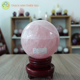 Cầu thạch anh hồng nặng 2.41kg, đường kính 11.9cm