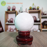 Cầu thạch anh trắng dừa nặng 0.852kg, đường kính 8.5 cm