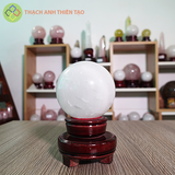 Cầu thạch anh trắng dừa nặng 0.61kg, đường kính 7.6cm