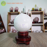 Cầu thạch anh trắng dừa nặng 0.978kg, đường kính 8.8cm