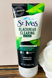 Tẩy Da Chết Stives Blackhead Clearing Scrub Green Tea & Bamboo 170g