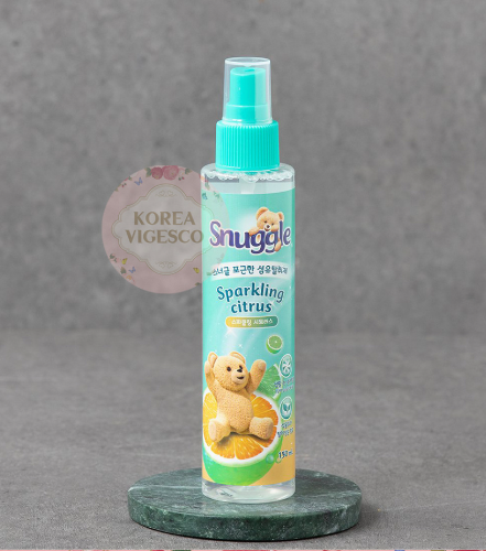 Xịt thơm quần áo Snuggle Sparkling 150ml (xanh lá)