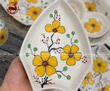 Bộ bát ăn gốm sứ Bát Tràng hoa mặt trời hoa mai vàng men trắng 15 vật phẩm
