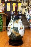 Bình tỳ bà họa tiết sơn thủy nhân sơn trang men sứ trắng kích thước cao 63cm vẽ tay