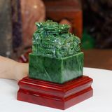 Quà Tặng Cao Cấp Ấn Rồng Ngọc Bích kích thước 8,5x 8,5x12cm