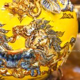 Lọ hoa mã đáo thành công men sứ vàng kích thước cao 40cm đắp nổi vẽ vàng