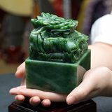 Quà Tặng Cao Cấp Ấn Rồng Ngọc Bích kích thước 8x8x10,5cm