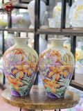 Lọ hoa họa tiết hoa ly vàng cam 3D kích thước 35cm